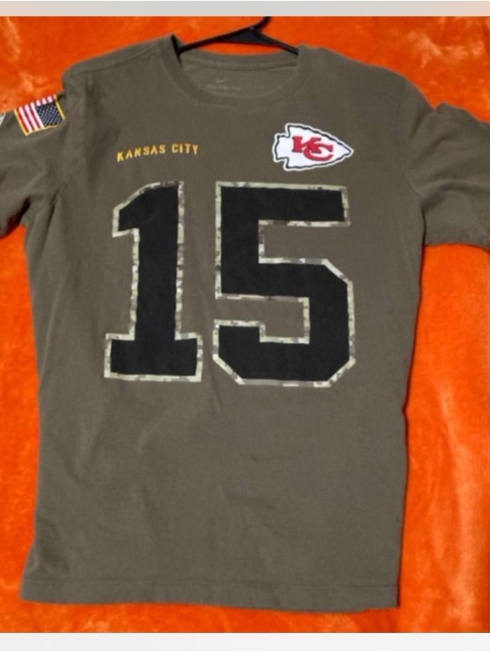 Women’s Chiefs military Mahomes #15 tshirt large